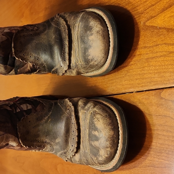 ARIAT ROUND TOE CAMO BOOT - Picture 13 of 14